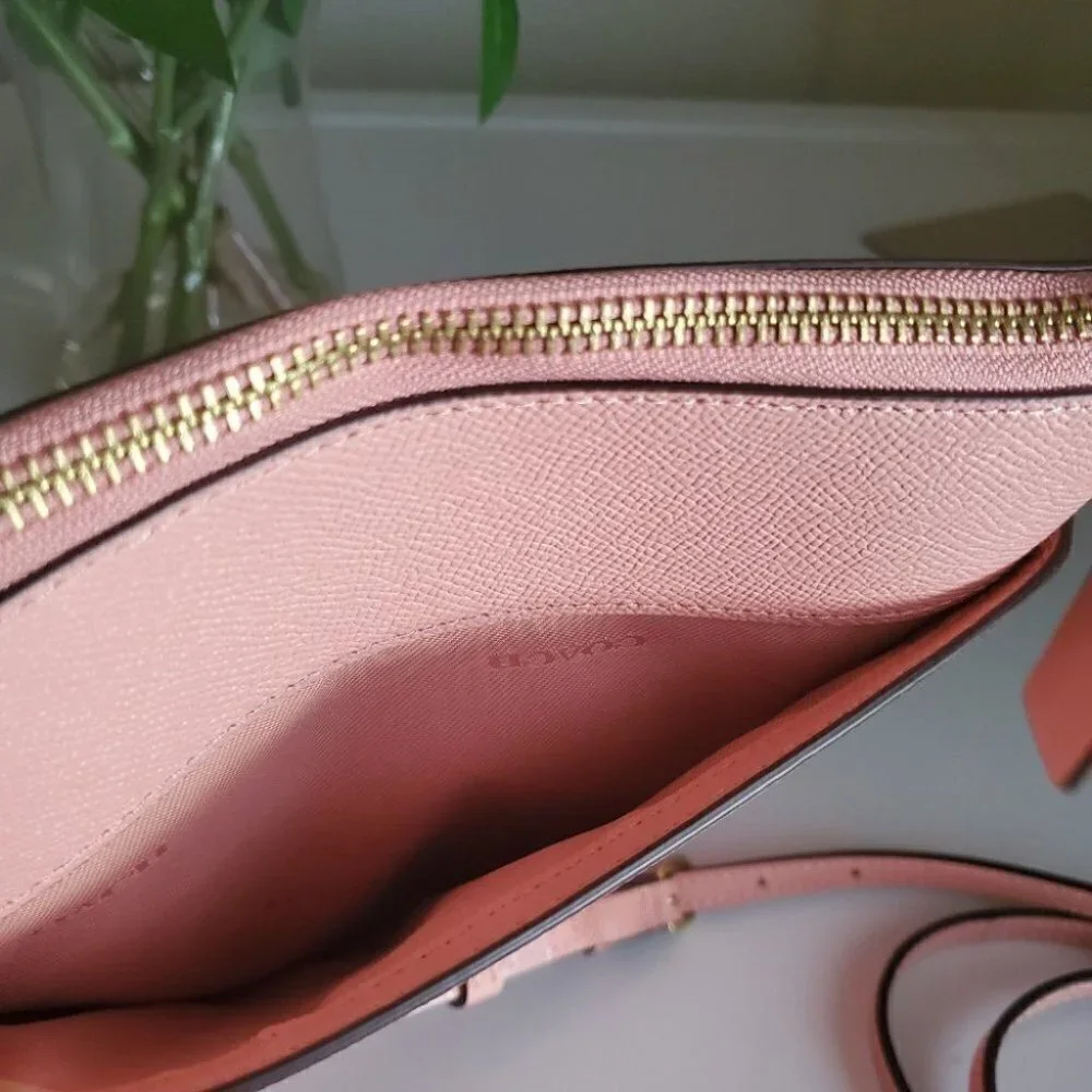 Coach crossbody peach - Picture 5 of 8